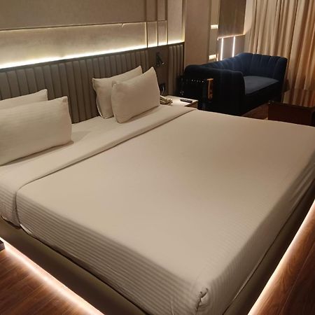 The Galgotias Hotel Gurugram Gurgaon Eksteriør bilde