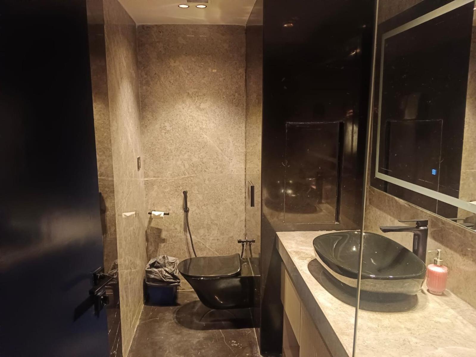 The Galgotias Hotel Gurugram Gurgaon Eksteriør bilde