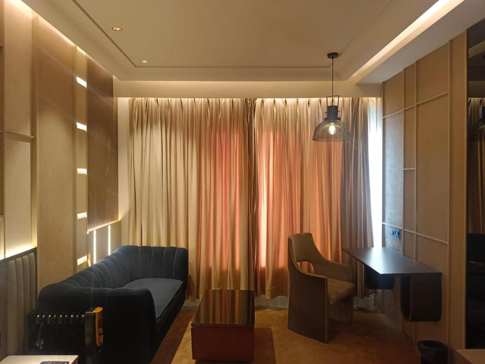 The Galgotias Hotel Gurugram Gurgaon Eksteriør bilde